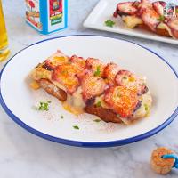 Tosta de pulpo con queso