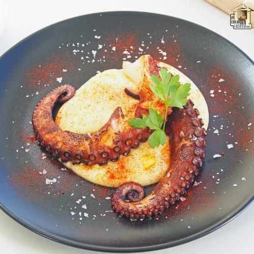 Pulpo a la llama con crema de patata