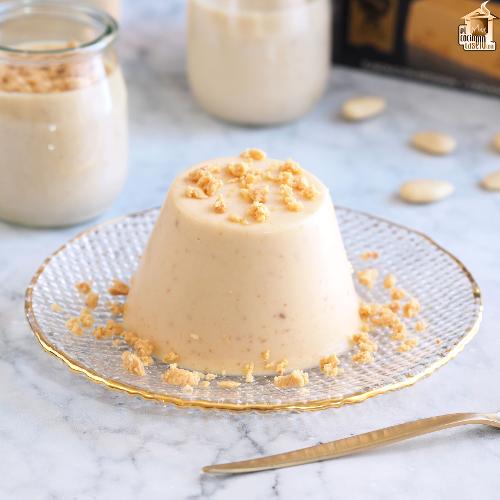 Panna cotta de turrón de Jijona, un postre con uno de los productos típicos de las cestas de Navidad