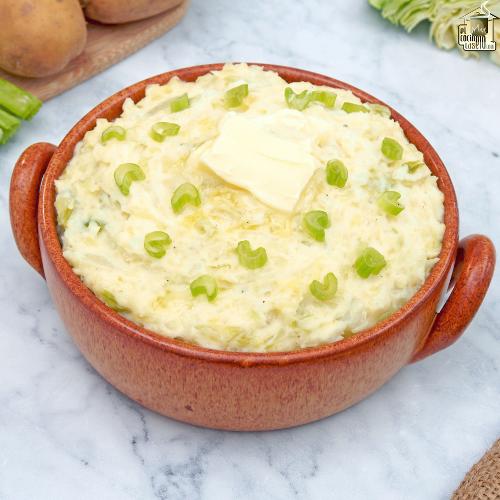 Colcannon irlandés, un puré de patatas con col y mantequilla